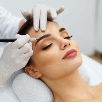 RETOUCHE : - de 6 mois sur maquillage semi-permanent